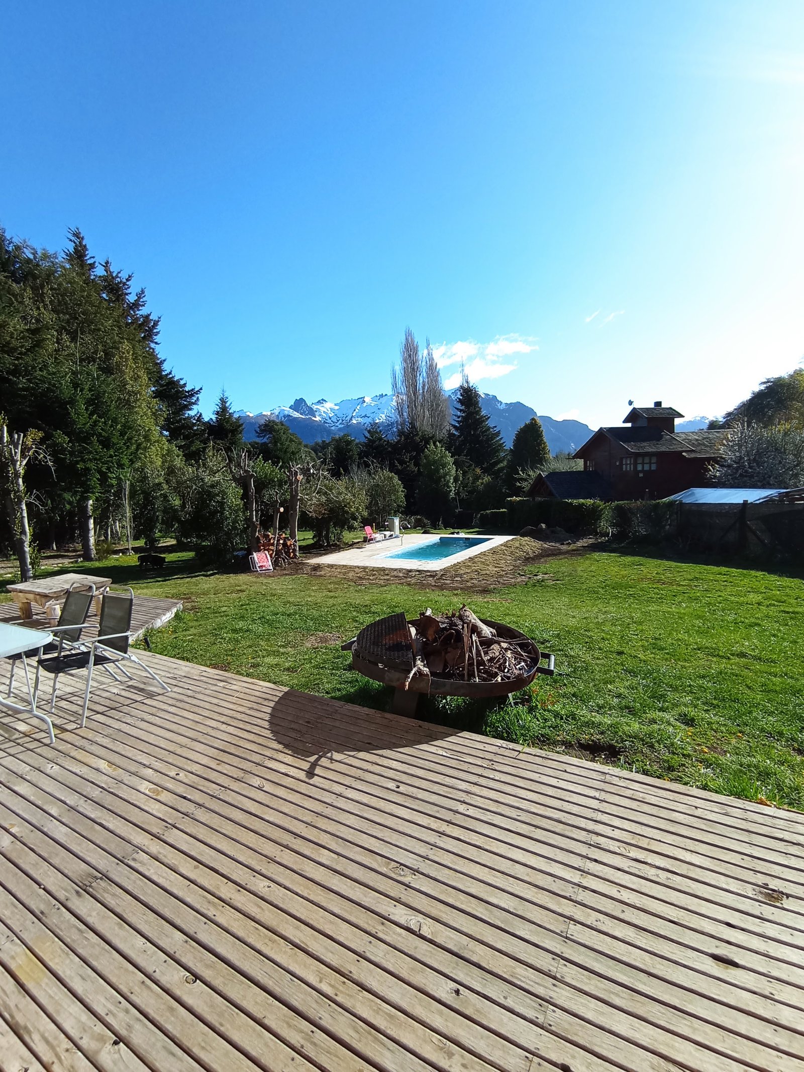 CASA CON PILETA Y PATIO