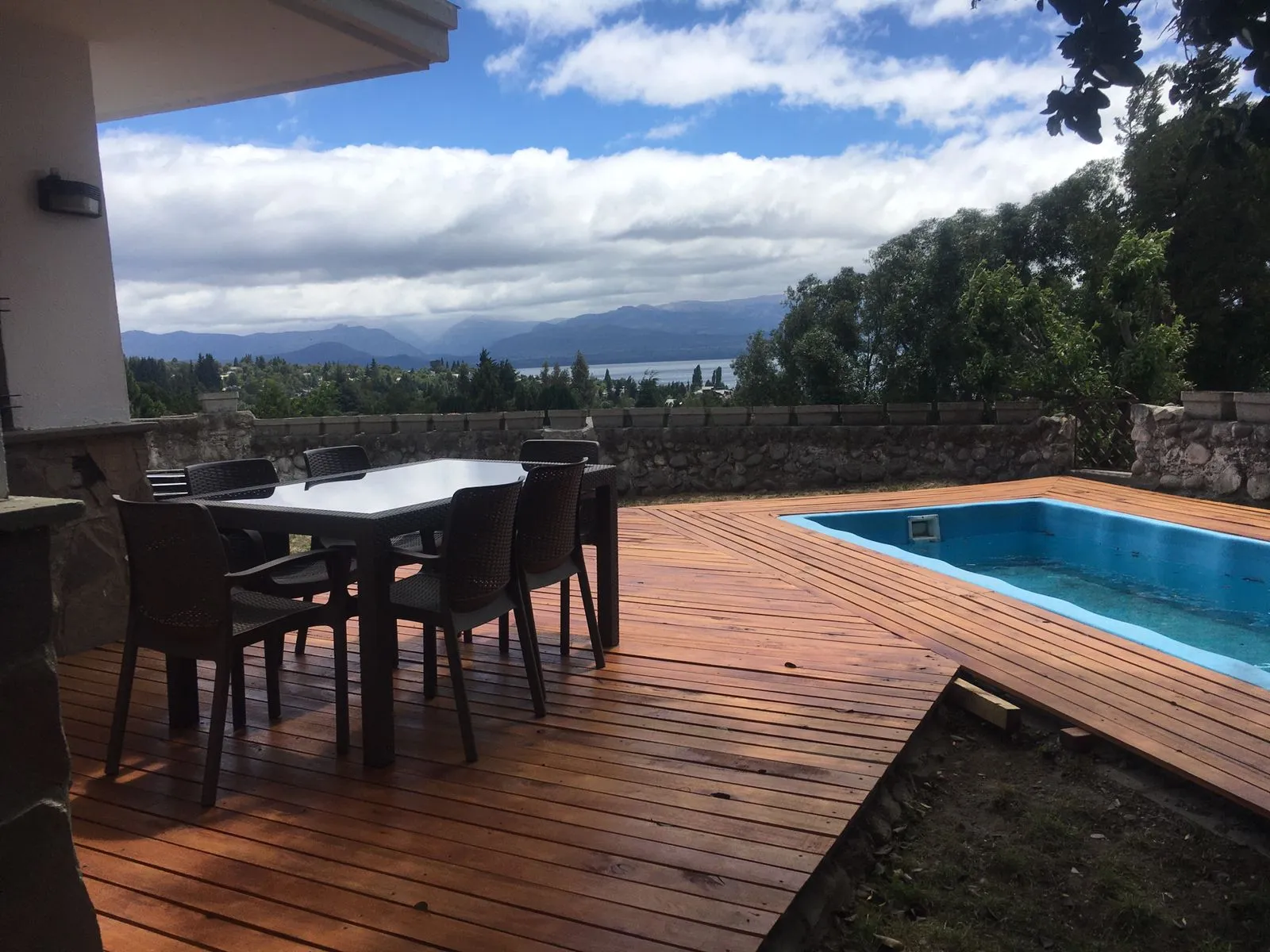 Casa con Vista al Lago y Pileta