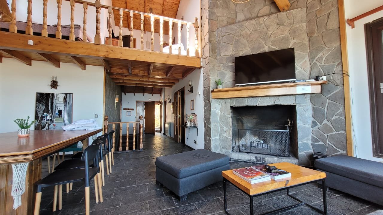 Casa con Vista al Lago y Pileta