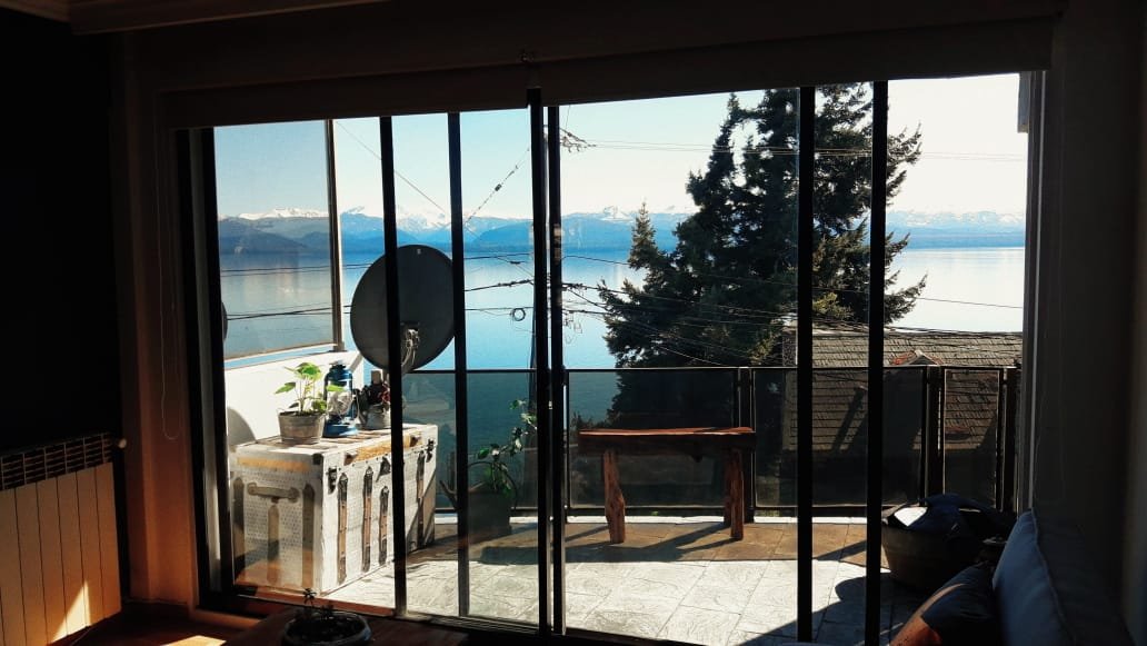 Departamento con Vista al Lago y Cochera, en el Centro