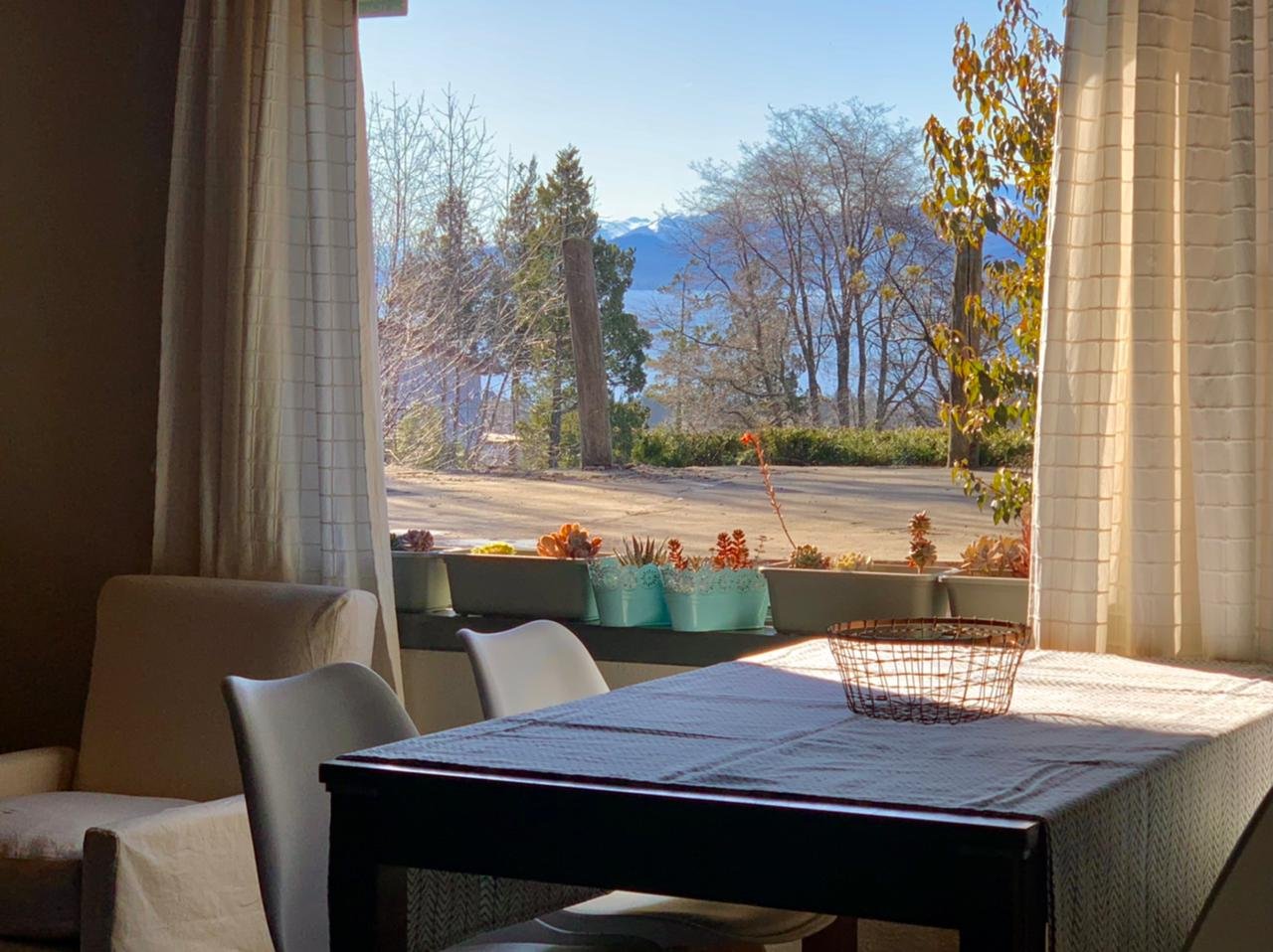 Casa con Patio y Vista al lago
