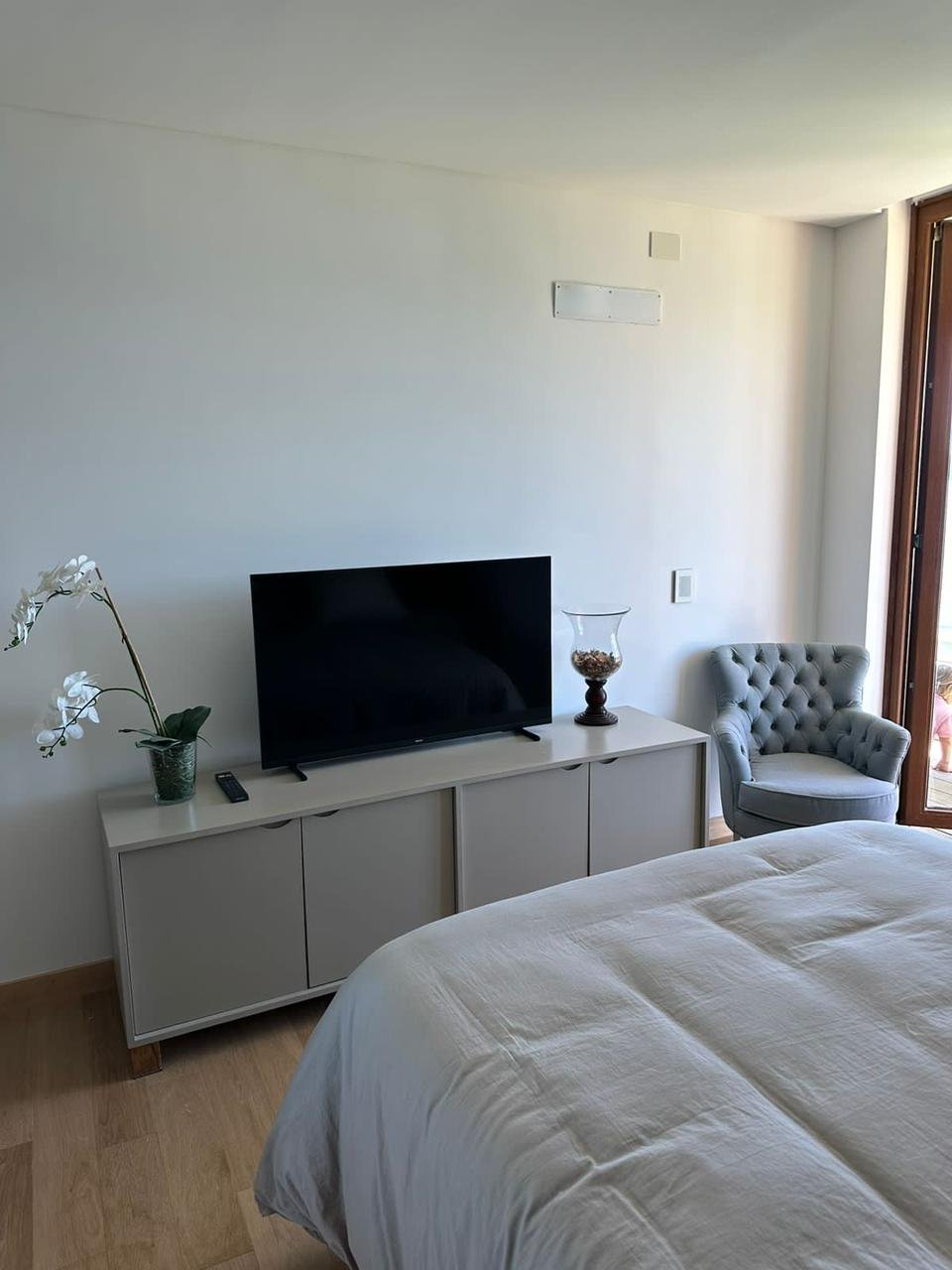 MODERNO DEPARTAMENTO FRENTE AL LAGO
