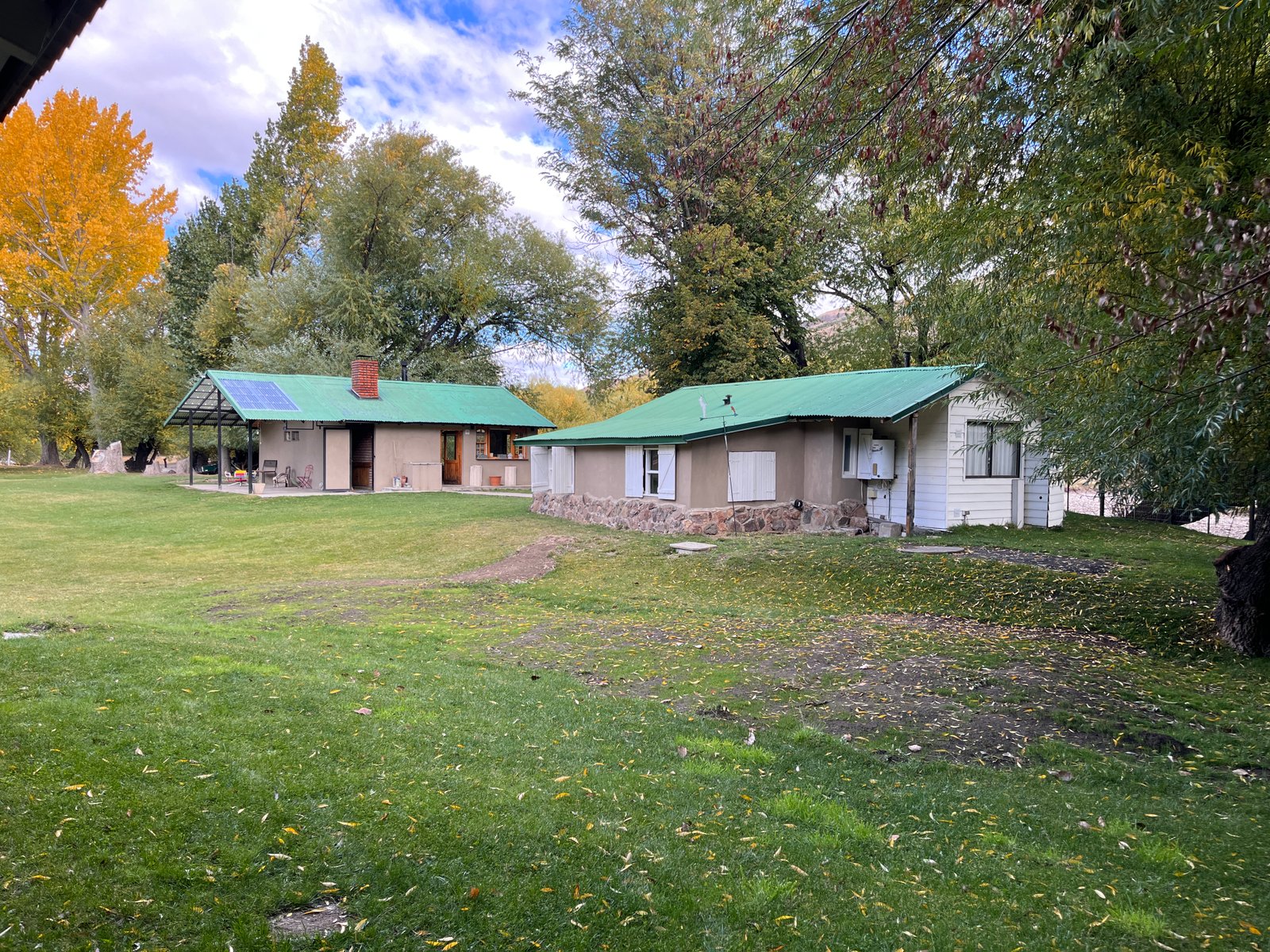Cabaña + Quincho con deck a orillas del Río Limay - Villa Llanquín