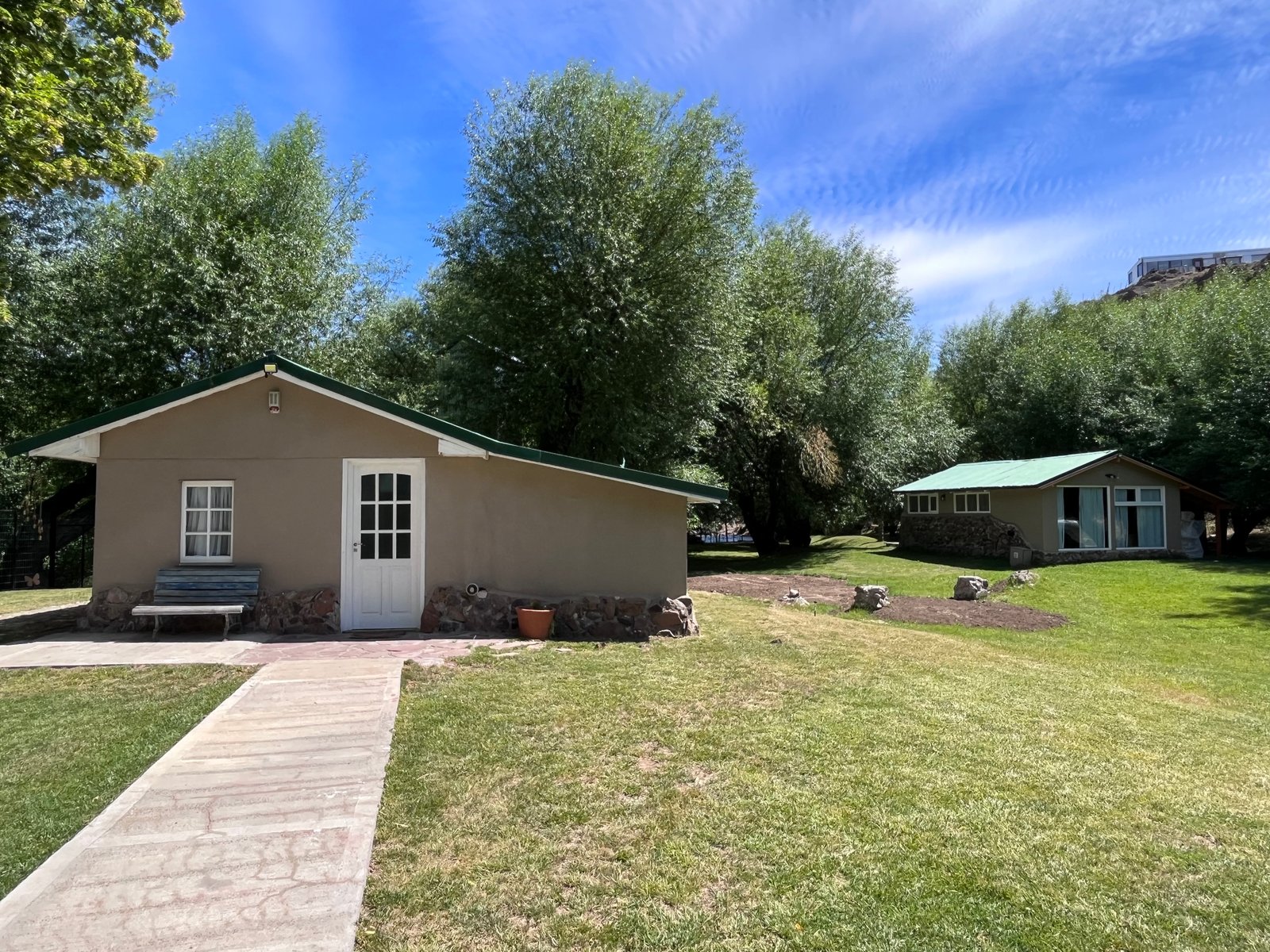 Cabaña + Quincho con deck a orillas del Río Limay - Villa Llanquín