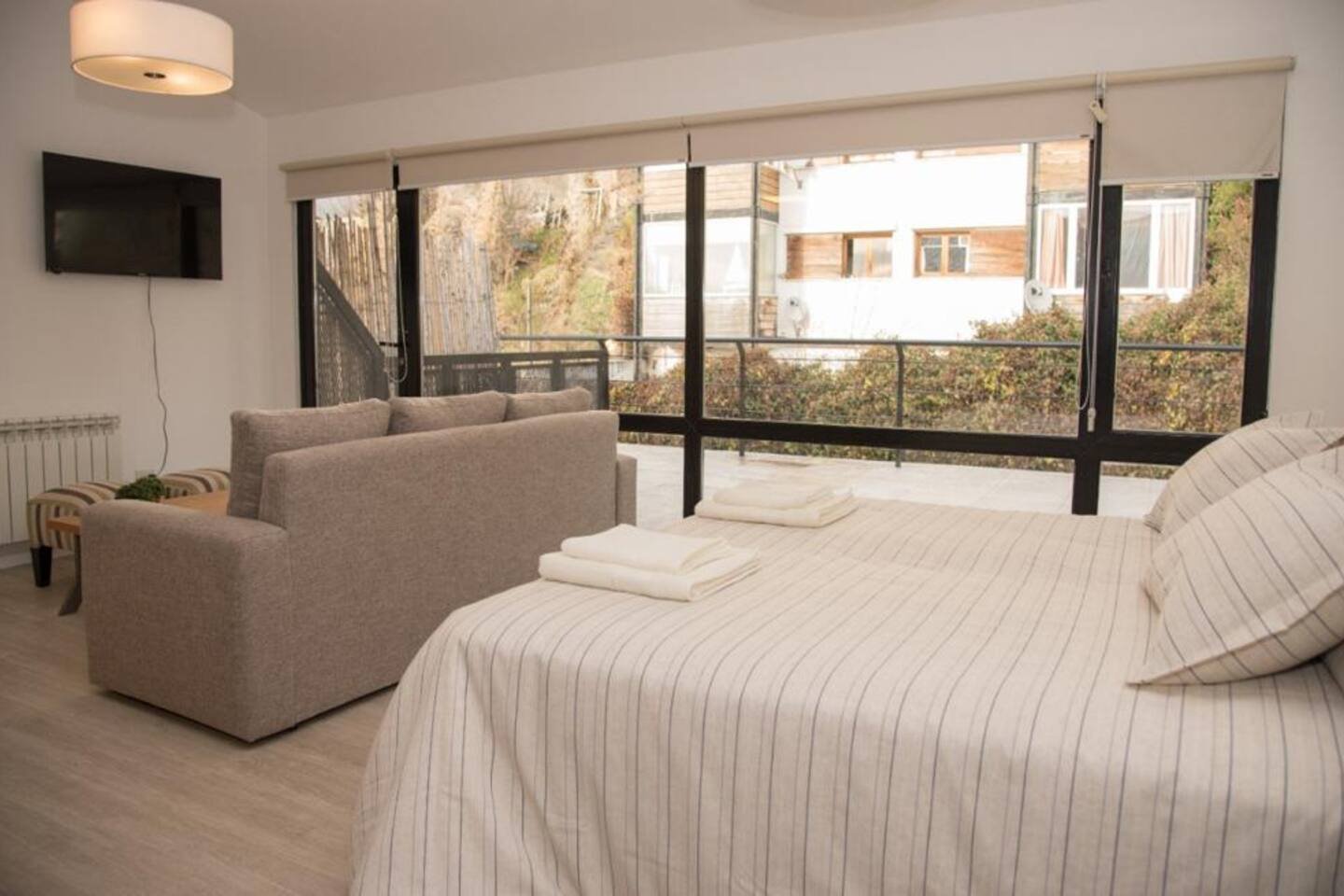 Monoambiente Amplio, con Vestidor y Terraza propia, en el Centro de Bariloche