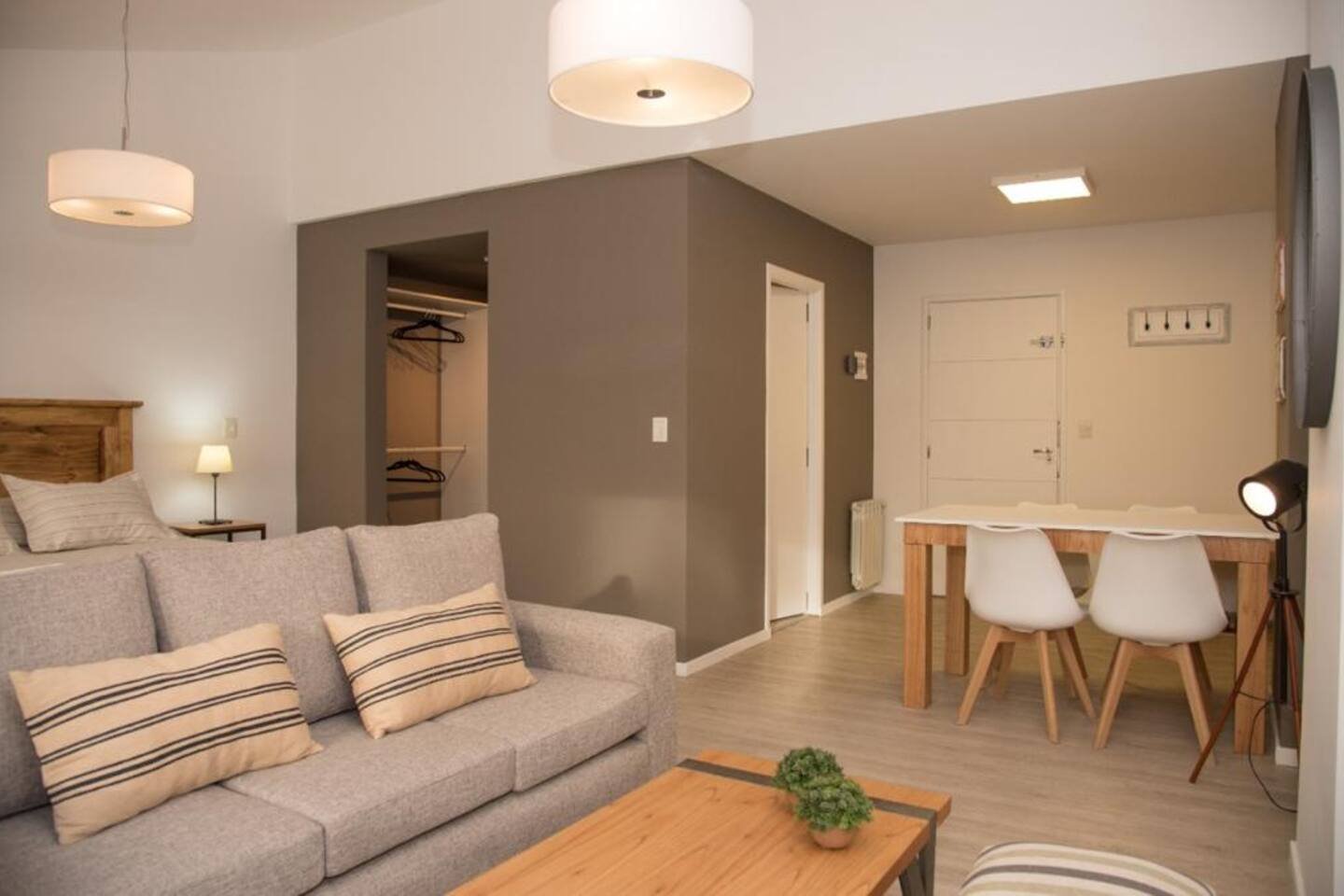 Monoambiente Amplio, con Vestidor y Terraza propia, en el Centro de Bariloche